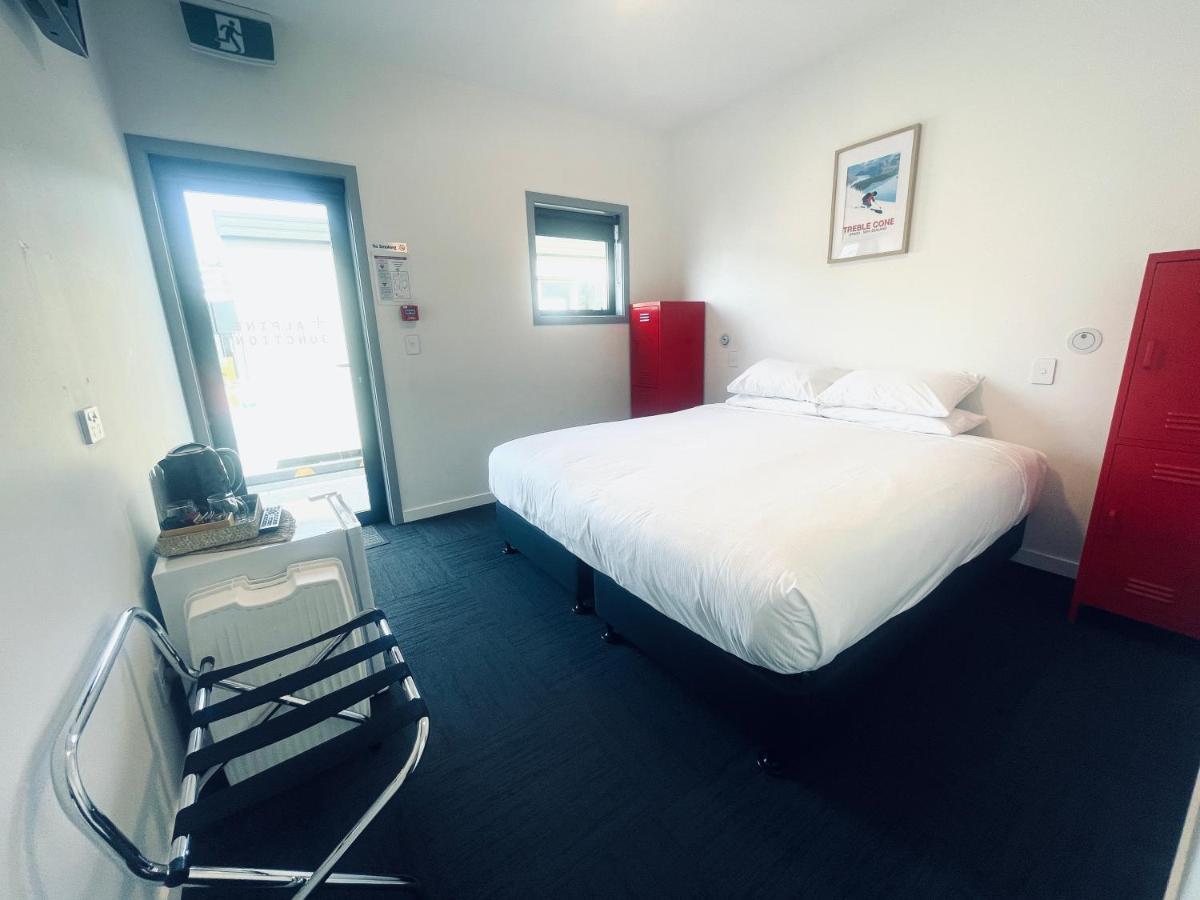 Alpine Junction Townhouse Apartments, Lodge & Hotel Wanaka Dış mekan fotoğraf