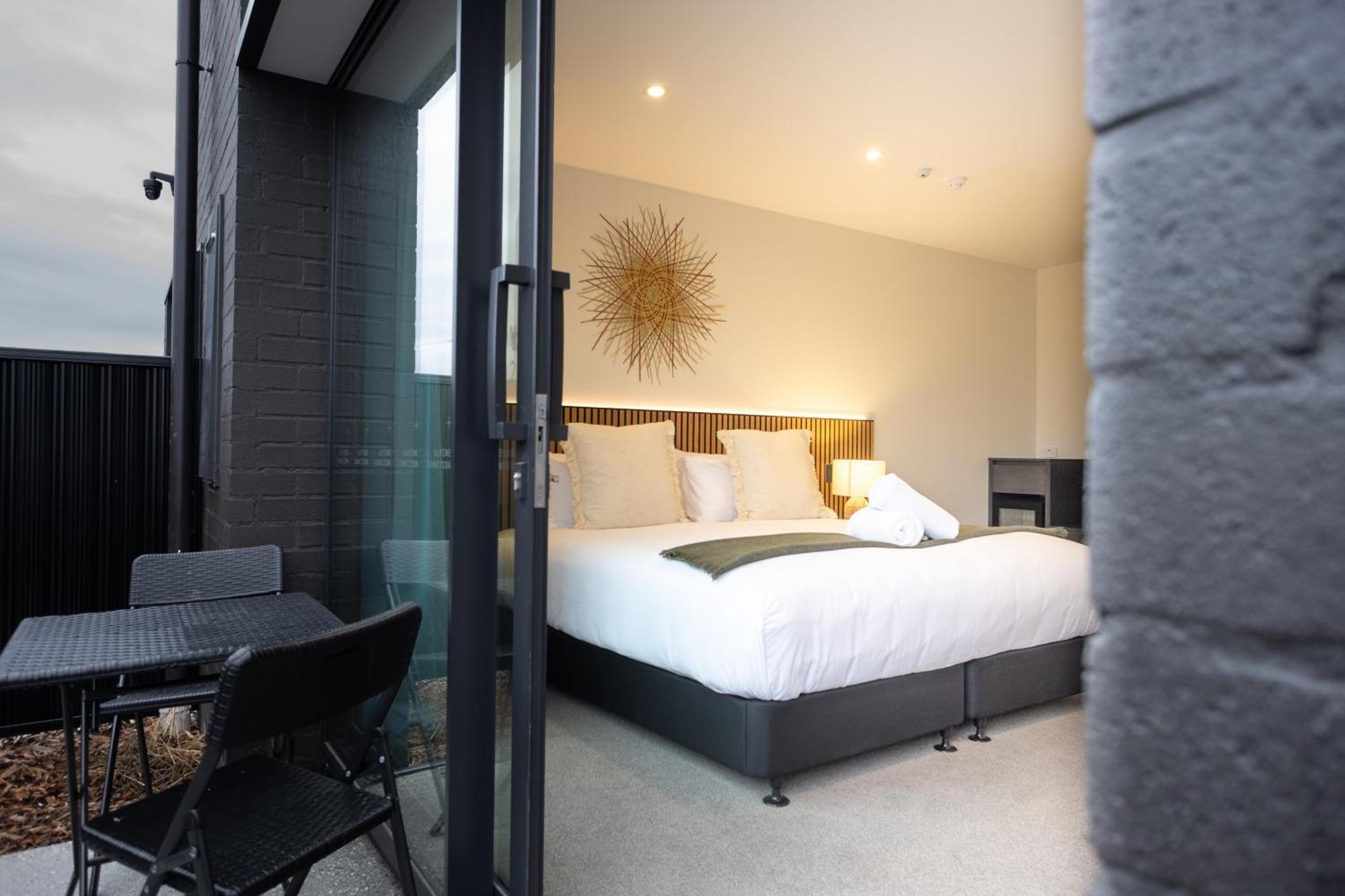 Alpine Junction Townhouse Apartments, Lodge & Hotel Wanaka Dış mekan fotoğraf